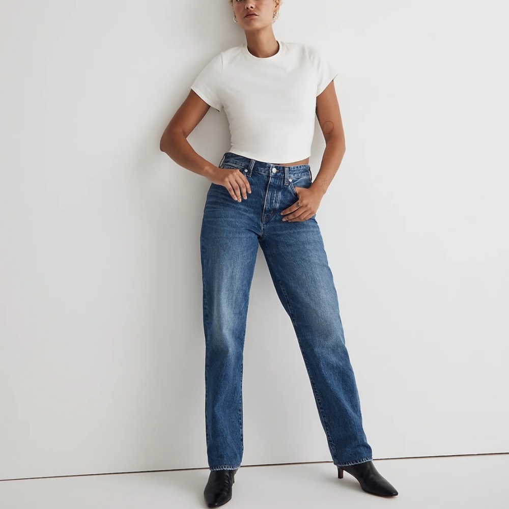 Petite Curvy Low-Slung Straight Jeans in Palmina Wash: Airy Denim Edition